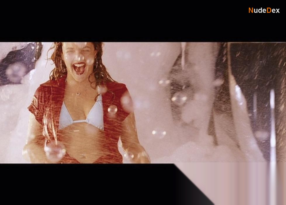 Drew Barrymore in Charlie S Angels Full Throttle, photo 5