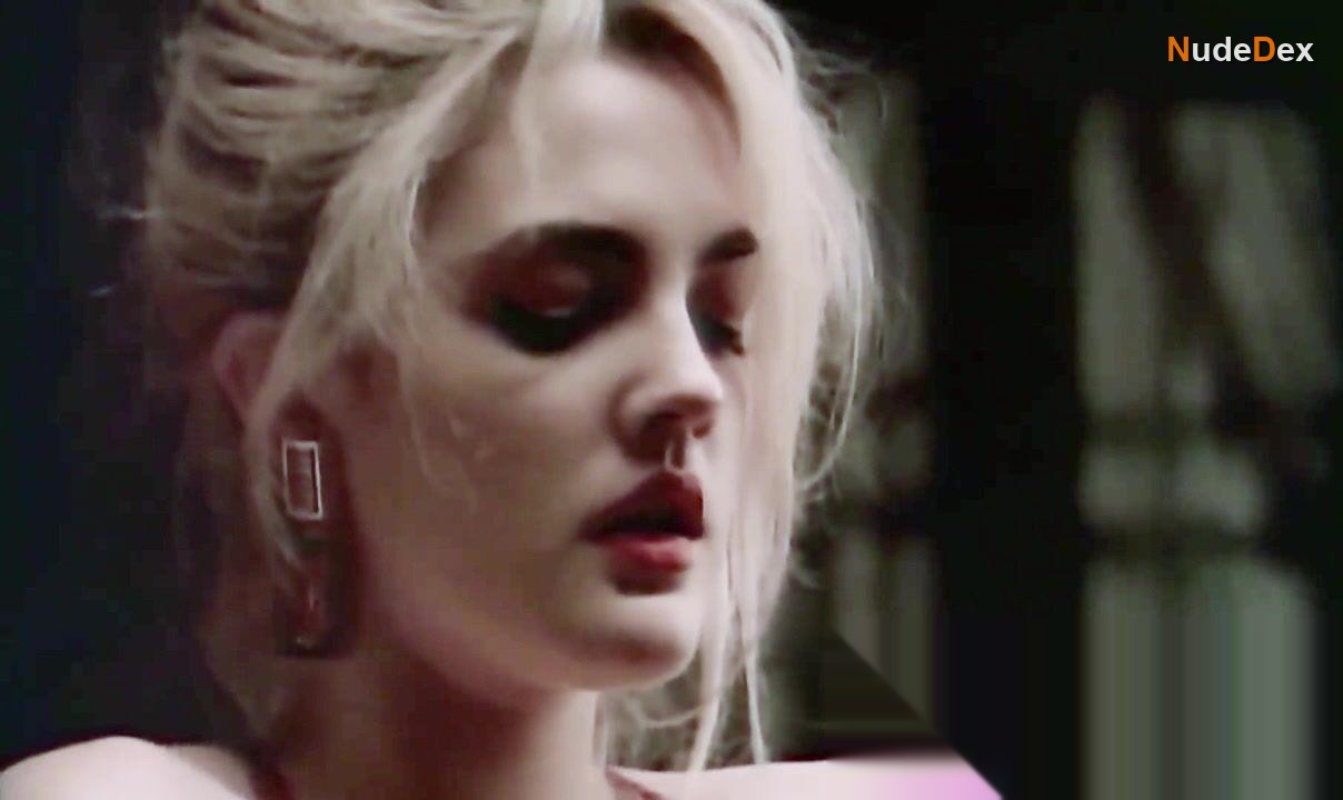 Drew Barrymore in Poison Ivy, photo 11