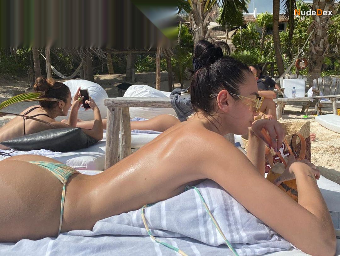 Dua Lipa in Beach Babes, photo 7