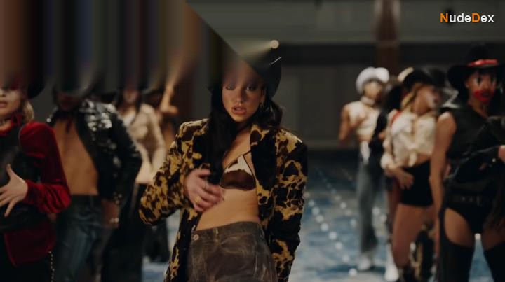 Dua Lipa in Love Again, photo 3