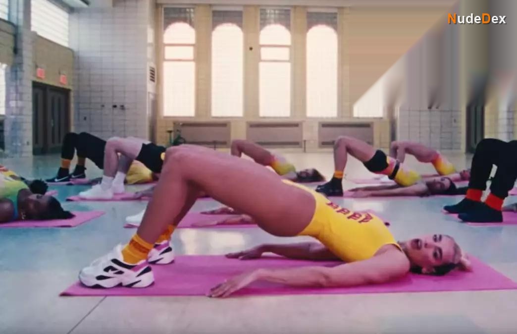 Dua Lipa in Physical, photo 10