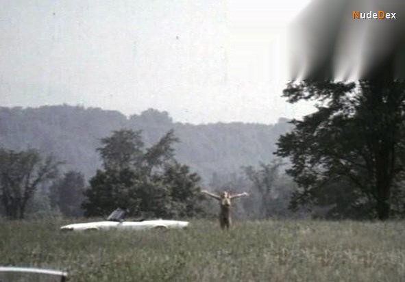 Dyan Cannon in Child Under A Leaf, photo 1