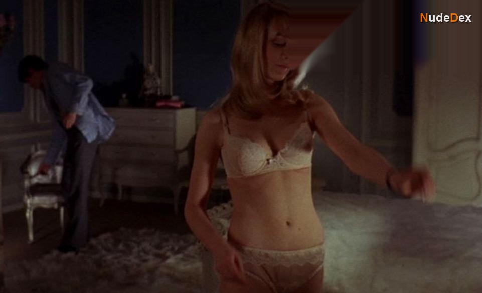 Elaine Taylor in The Anniversary, photo 4