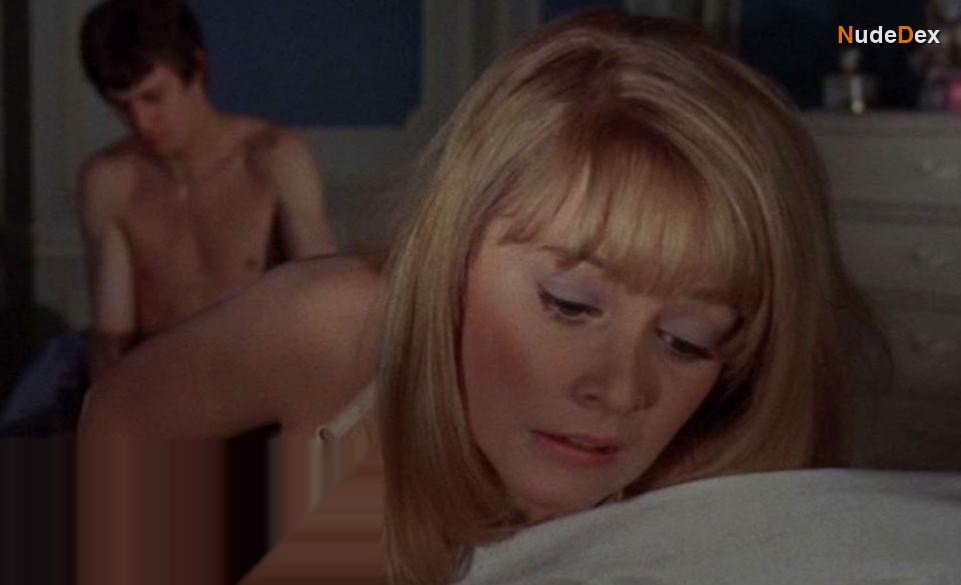 Elaine Taylor in The Anniversary, photo 7