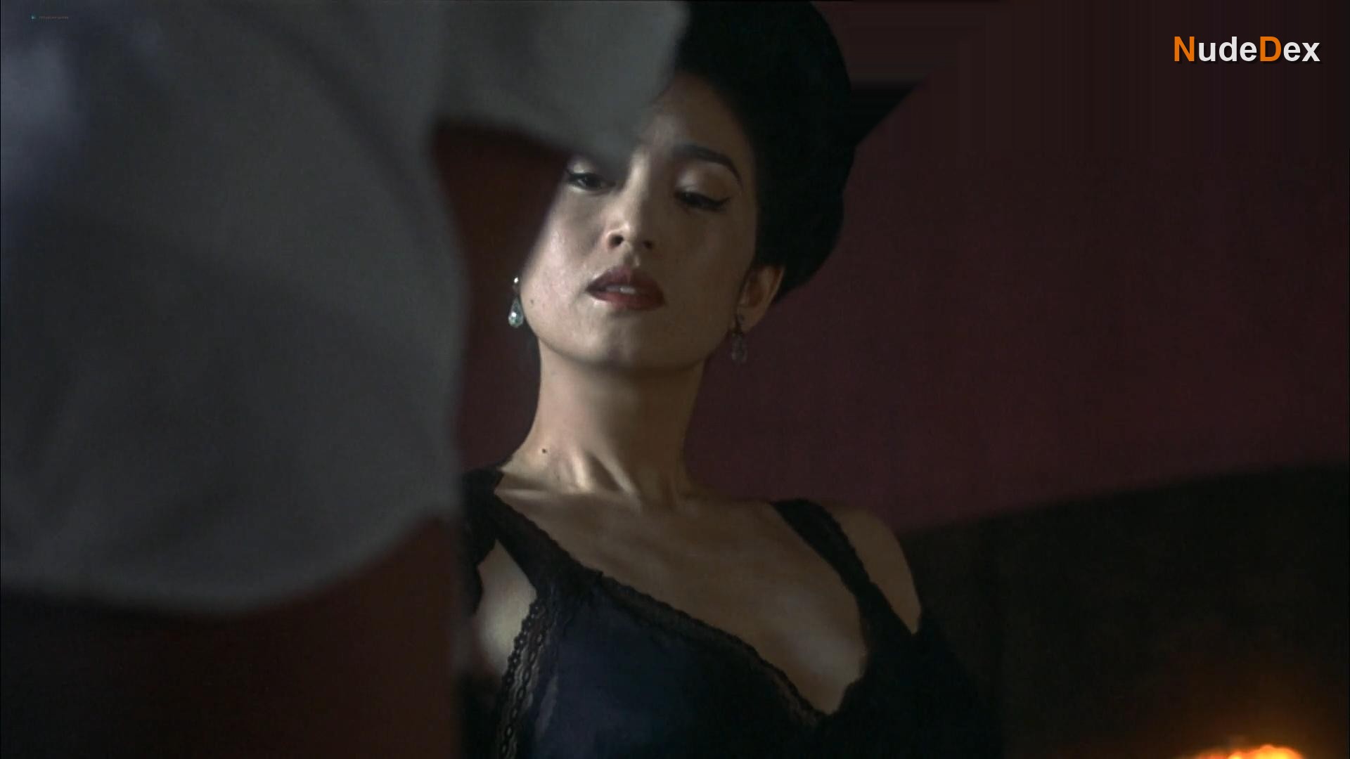 Ele Keats in Eros, photo 5