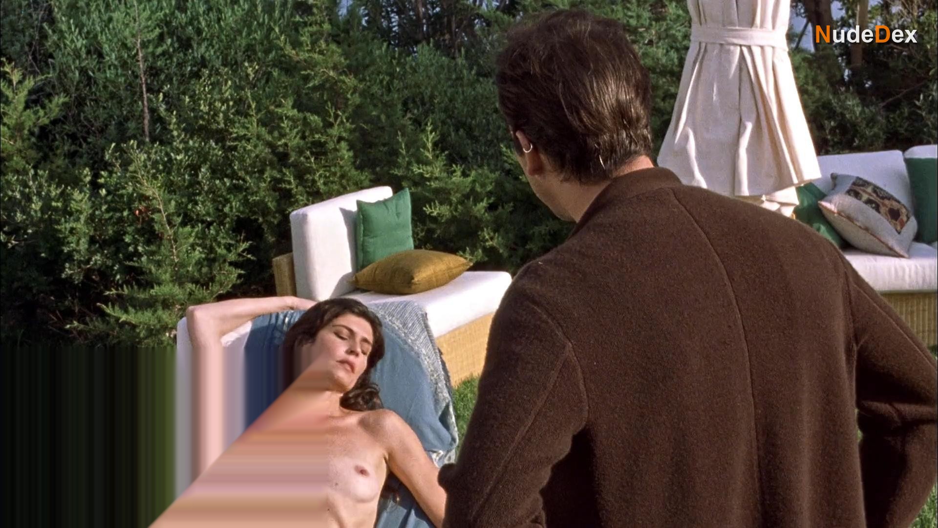 Ele Keats in Eros, photo 7