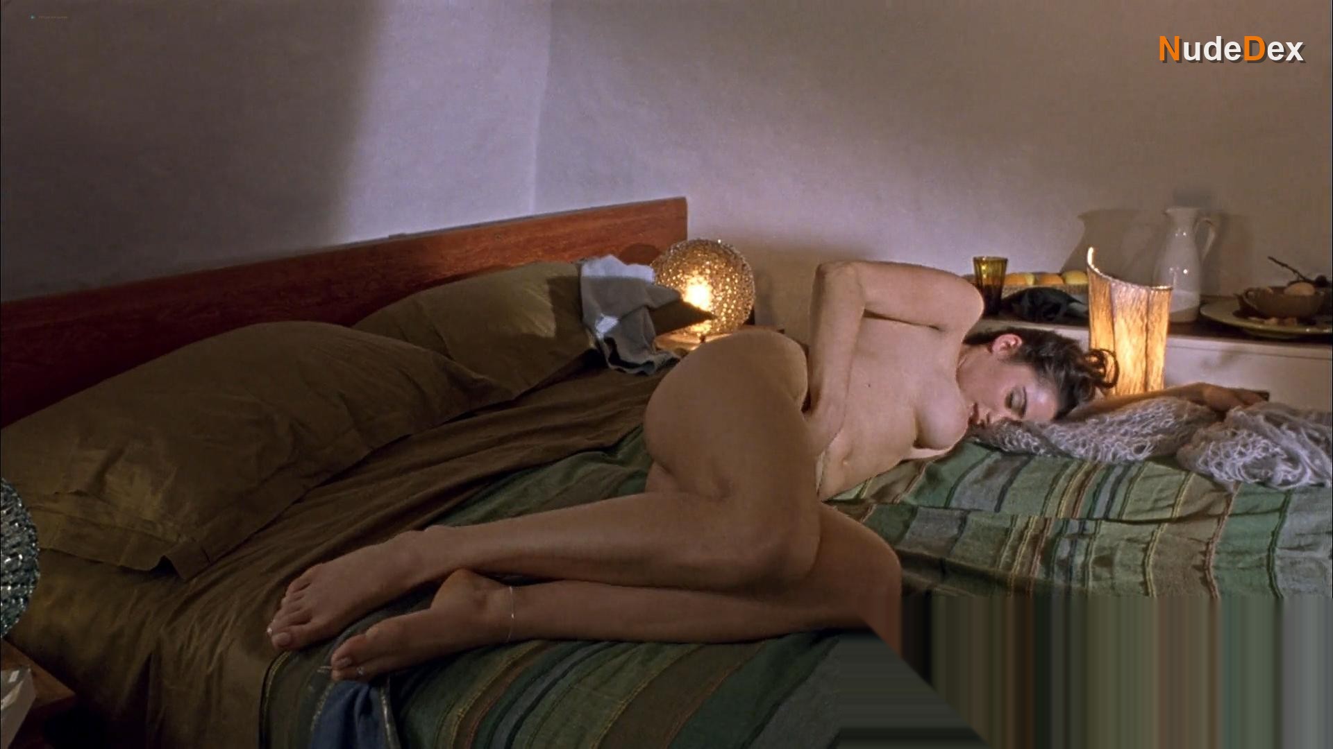 Ele Keats in Eros, photo 14