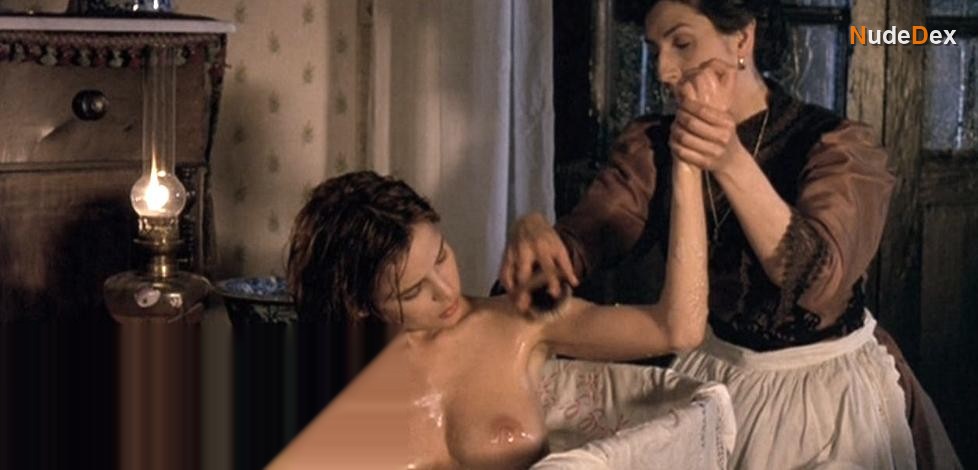 Elena Anaya in El Invierno De Las Anjanas, photo 4