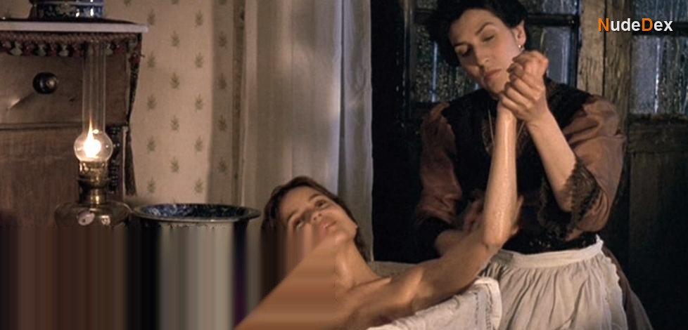 Elena Anaya in El Invierno De Las Anjanas, photo 5