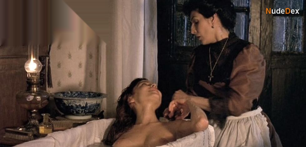 Elena Anaya in El Invierno De Las Anjanas, photo 7