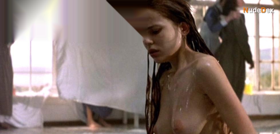 Elena Anaya in El Invierno De Las Anjanas, photo 9