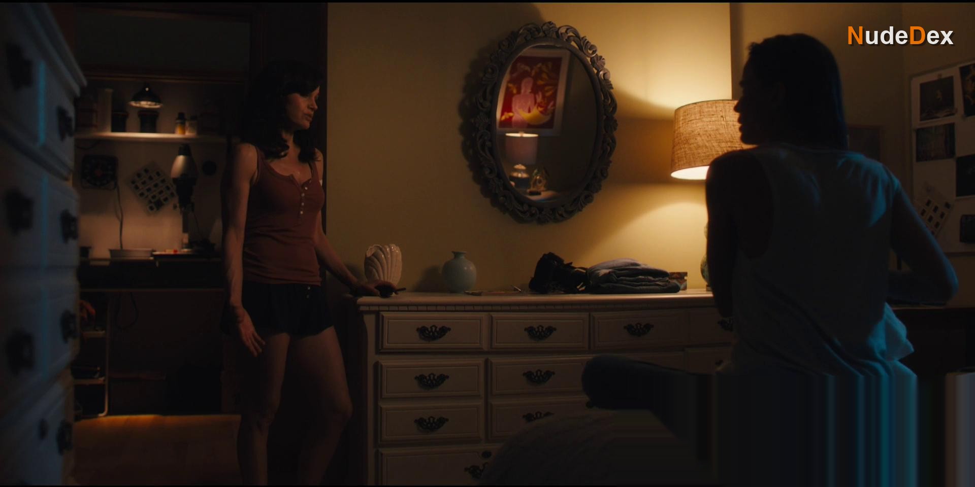Elena Anaya in Jett, photo 3