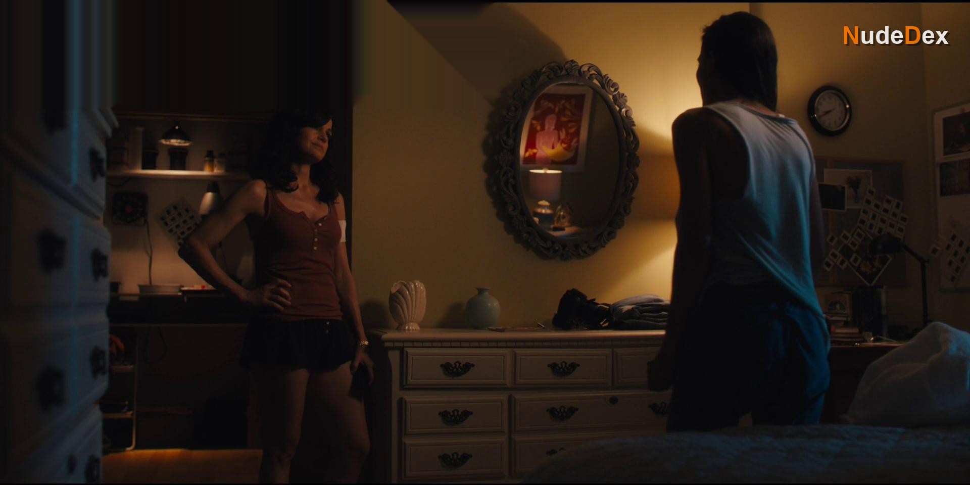 Elena Anaya in Jett, photo 10