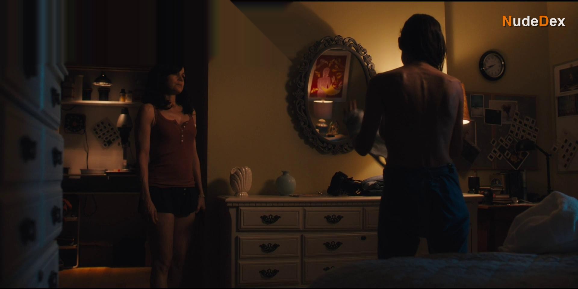 Elena Anaya in Jett, photo 13