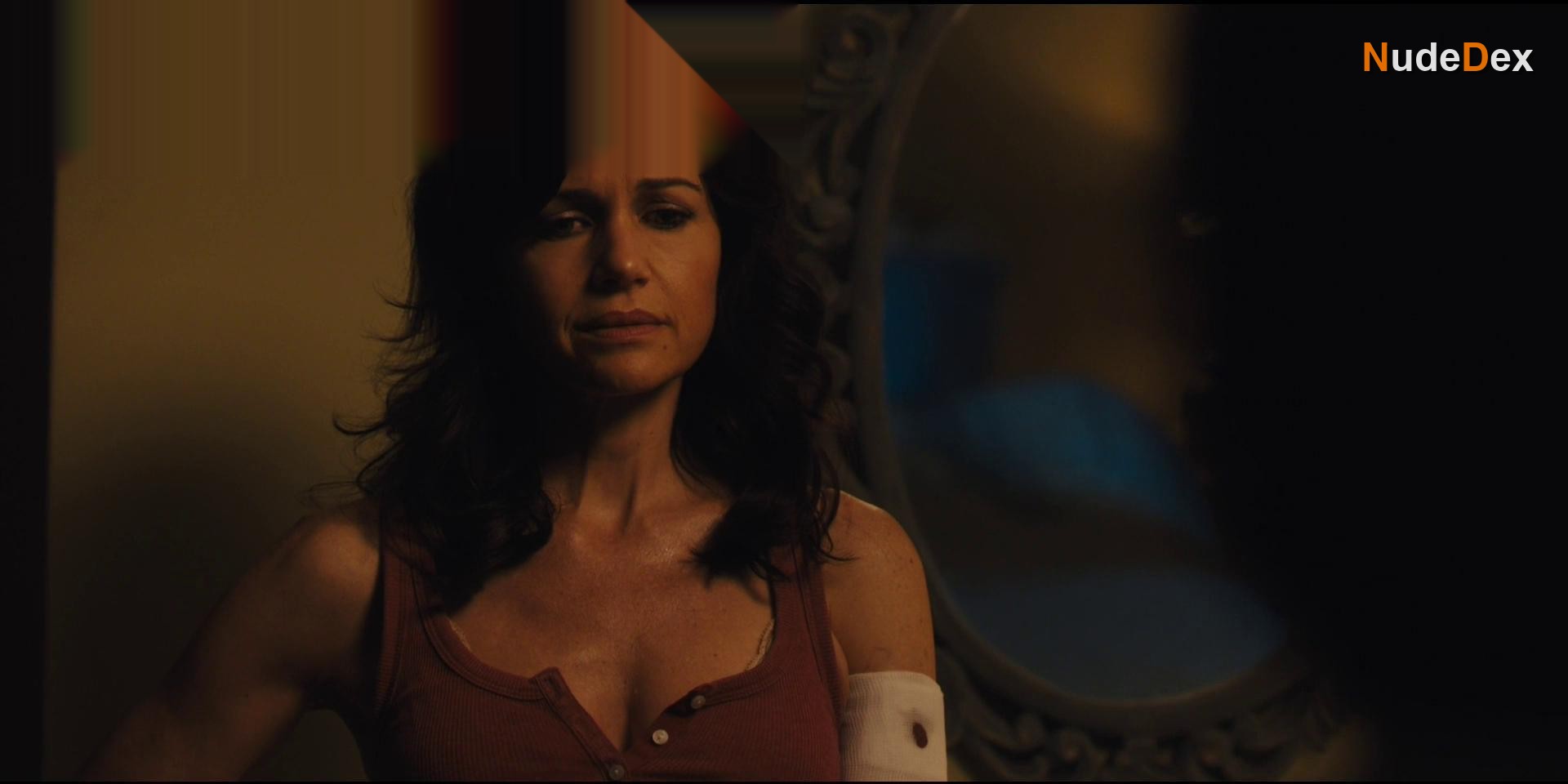 Elena Anaya in Jett, photo 15