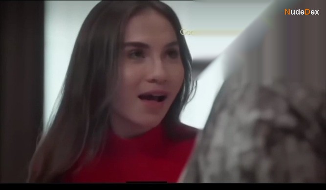 Elina Joerg in Love And 10 Million Dollars, photo 18