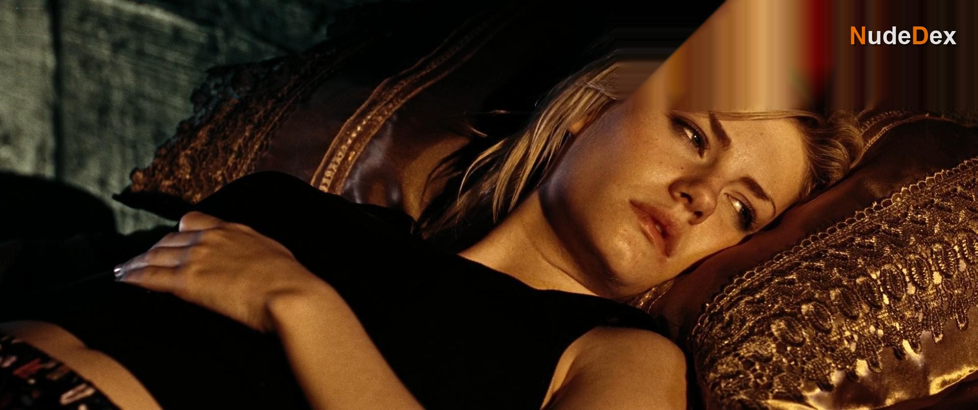 Elisha Cuthbert in Captivity, photo 5