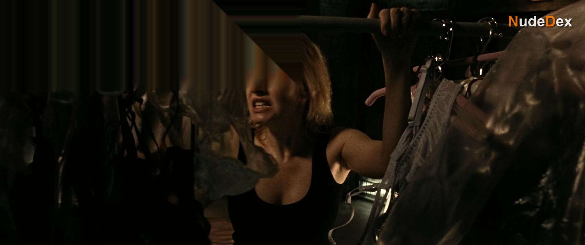 Elisha Cuthbert in Captivity, photo 6