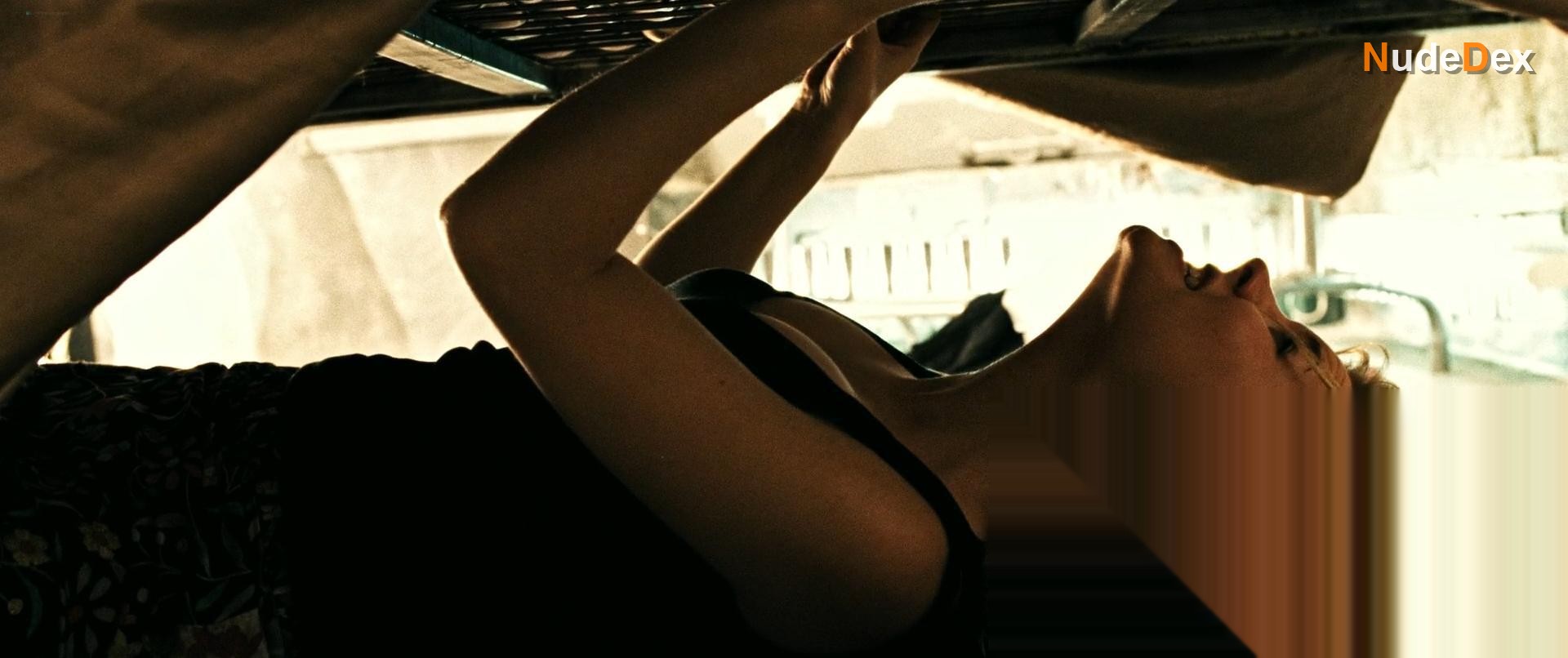 Elisha Cuthbert in Captivity, photo 8