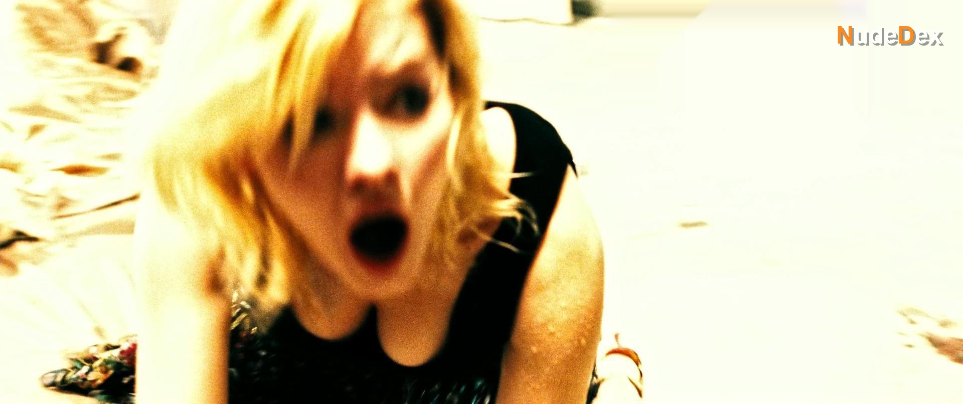Elisha Cuthbert in Captivity, photo 9