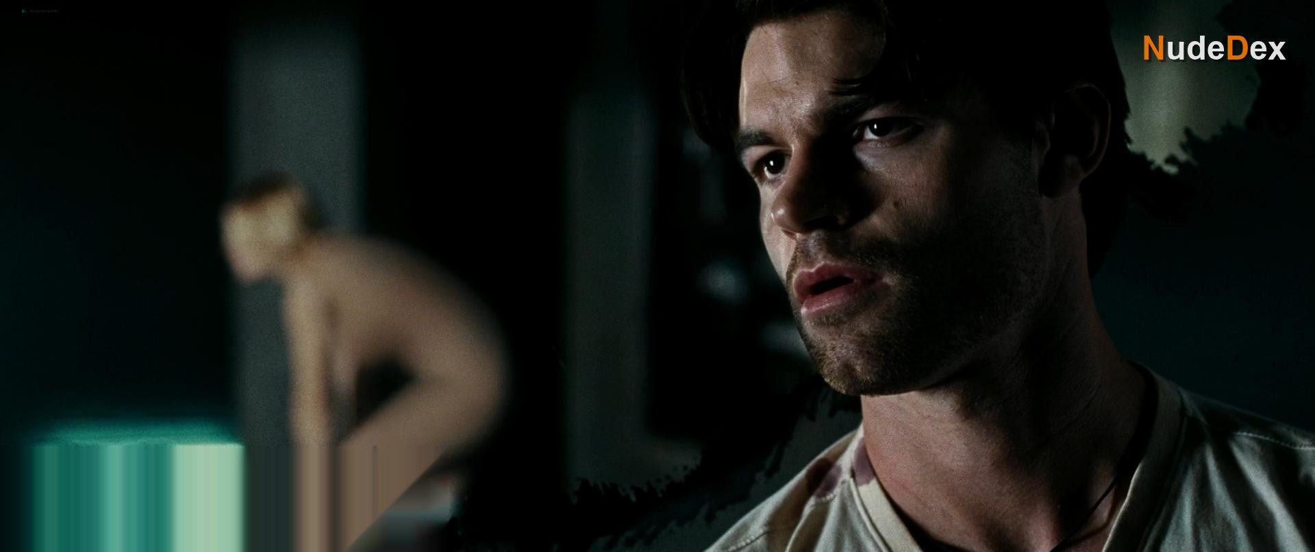 Elisha Cuthbert in Captivity, photo 11