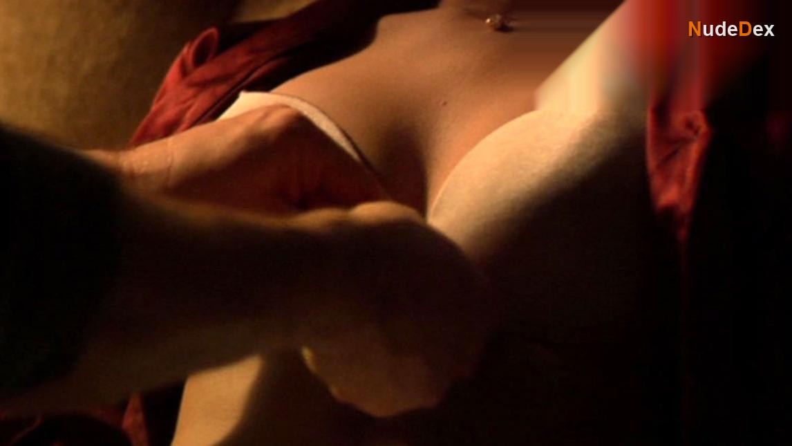 Elisha Cuthbert in He Was A Quiet Man, photo 4