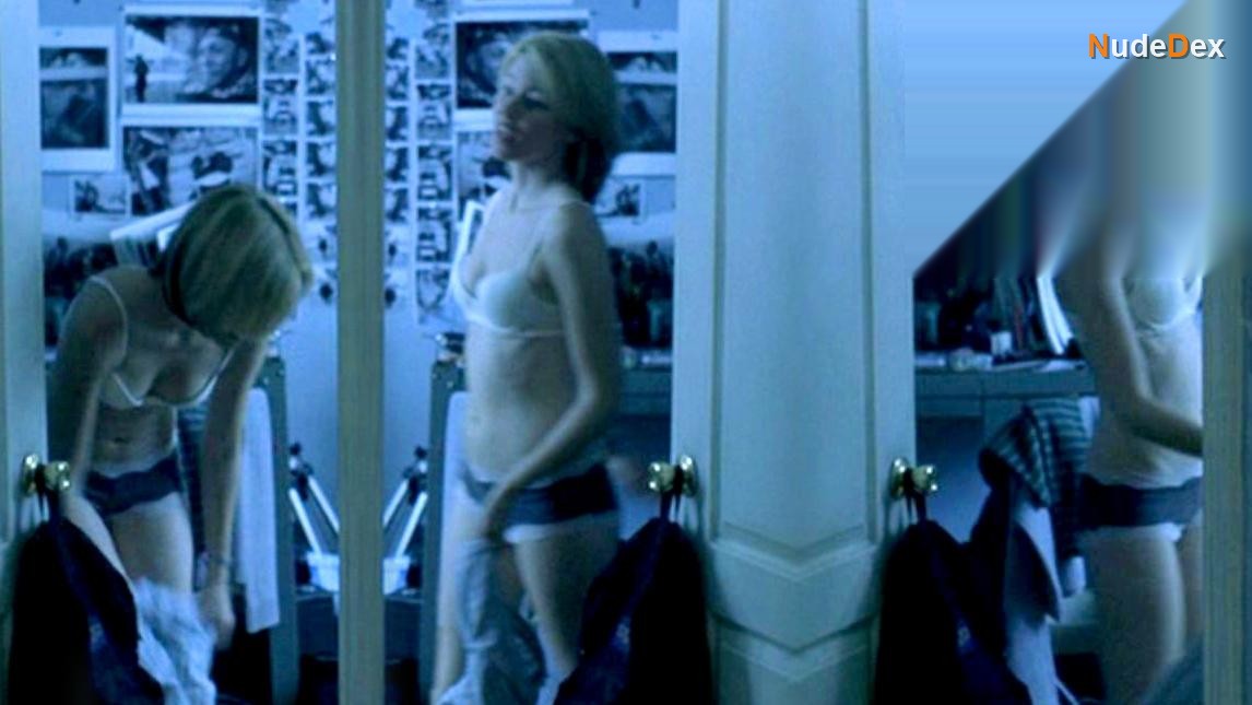 Elizabeth Banks in Heights, photo 2