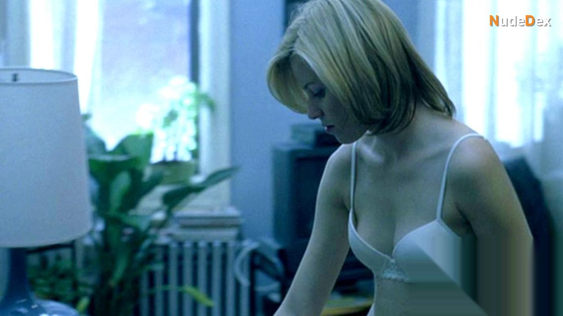 Elizabeth Banks in Heights, photo 3