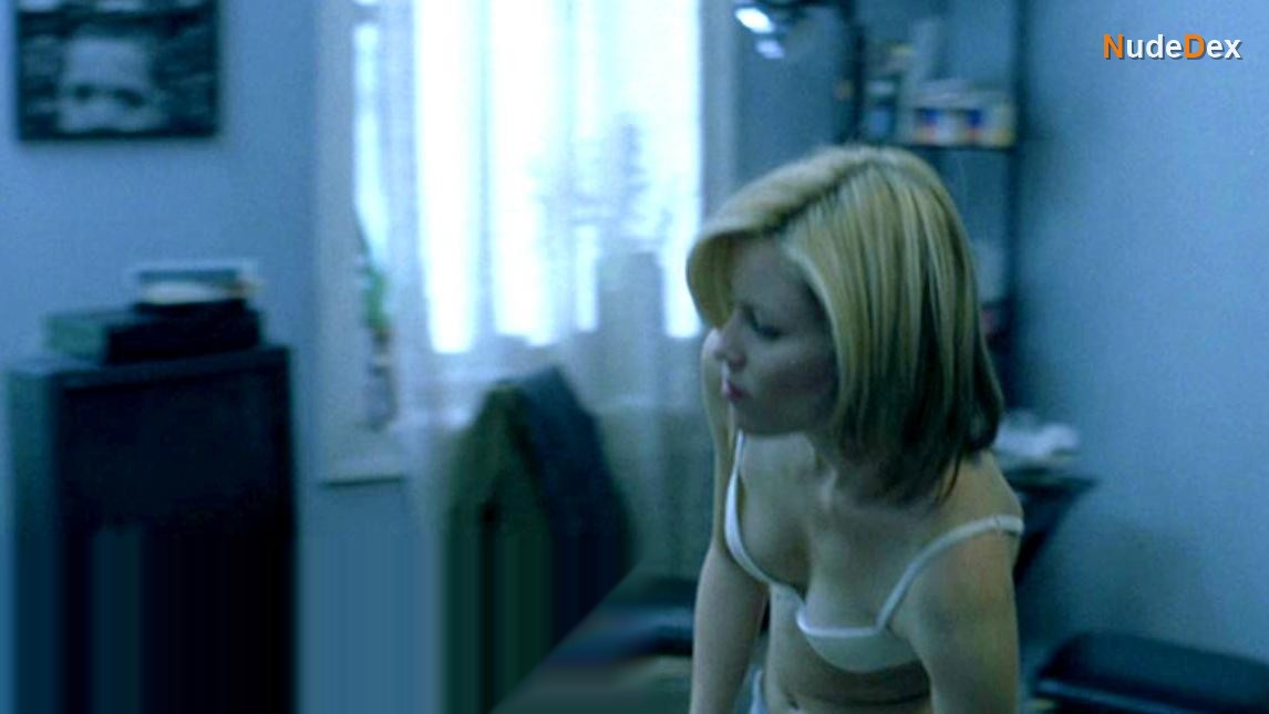 Elizabeth Banks in Heights, photo 4