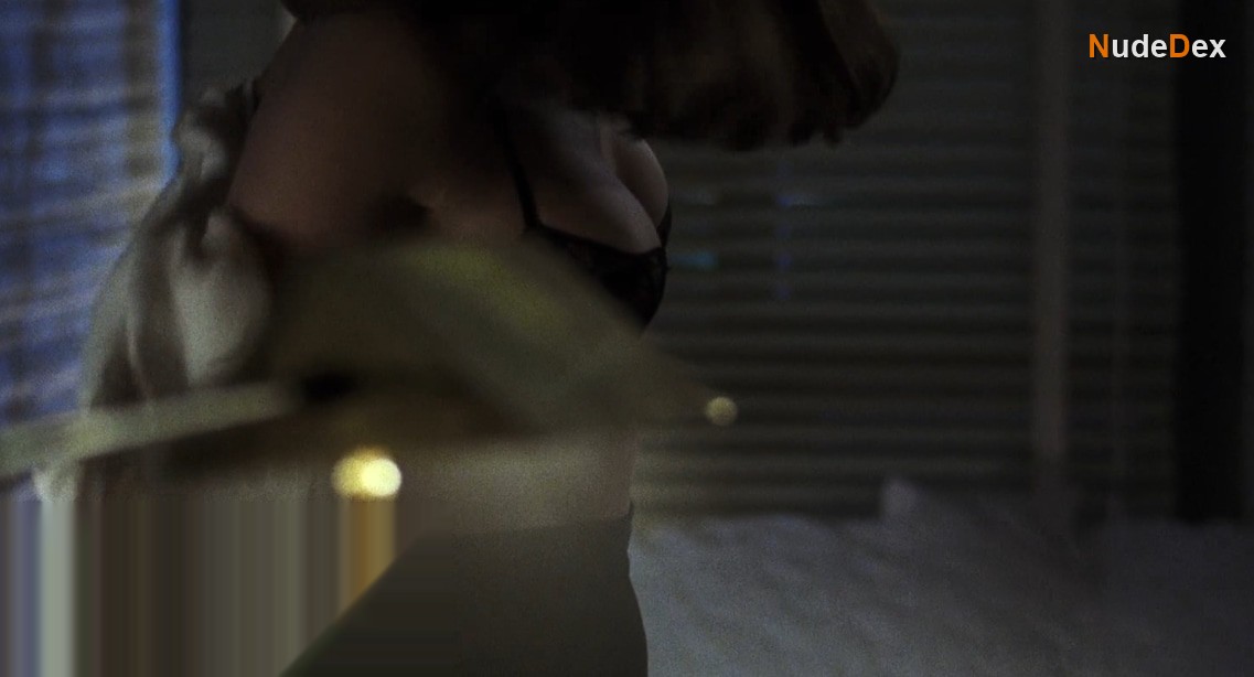Elizabeth Barclay in Knight Moves, photo 2