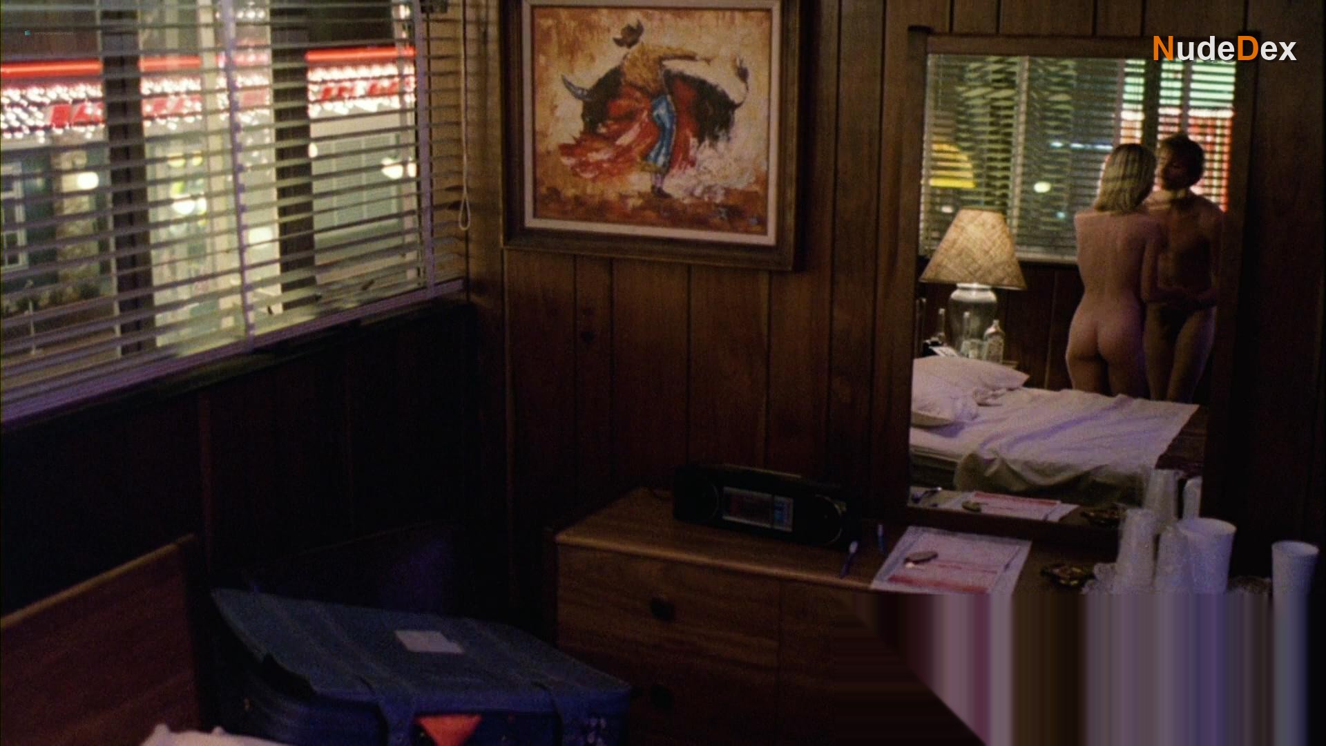 Elizabeth Hurley in Aria, photo 26
