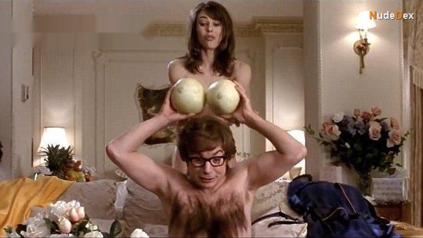 Elizabeth Hurley in Austin Powers International Man Of Mystery, photo 1
