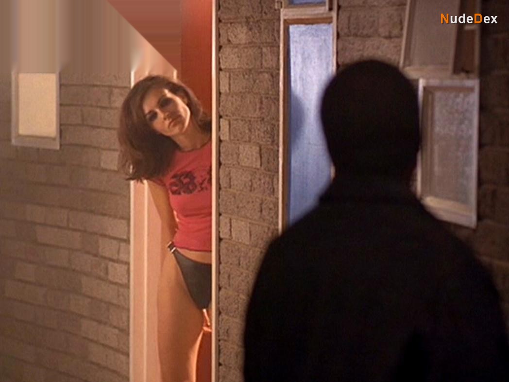 Elizabeth Hurley in Dangerous Ground, photo 4