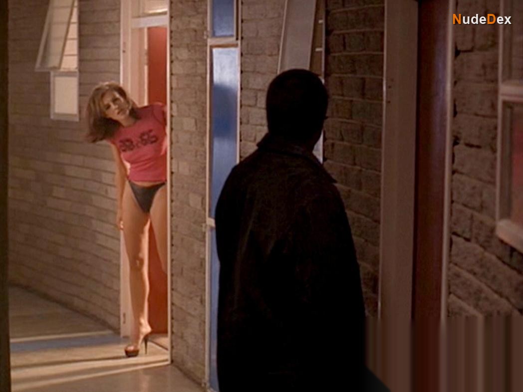 Elizabeth Hurley in Dangerous Ground, photo 7