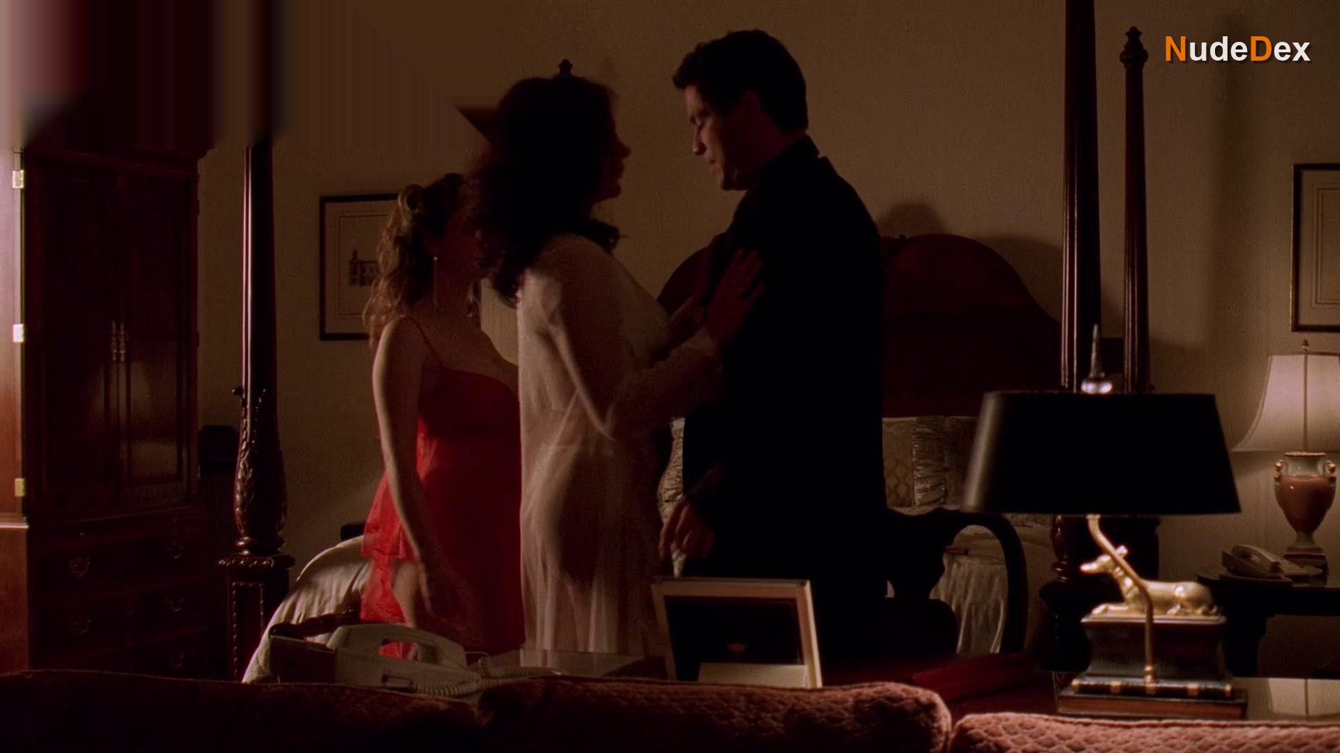 Elizabeth J. Carlisle in The Wire, photo 9