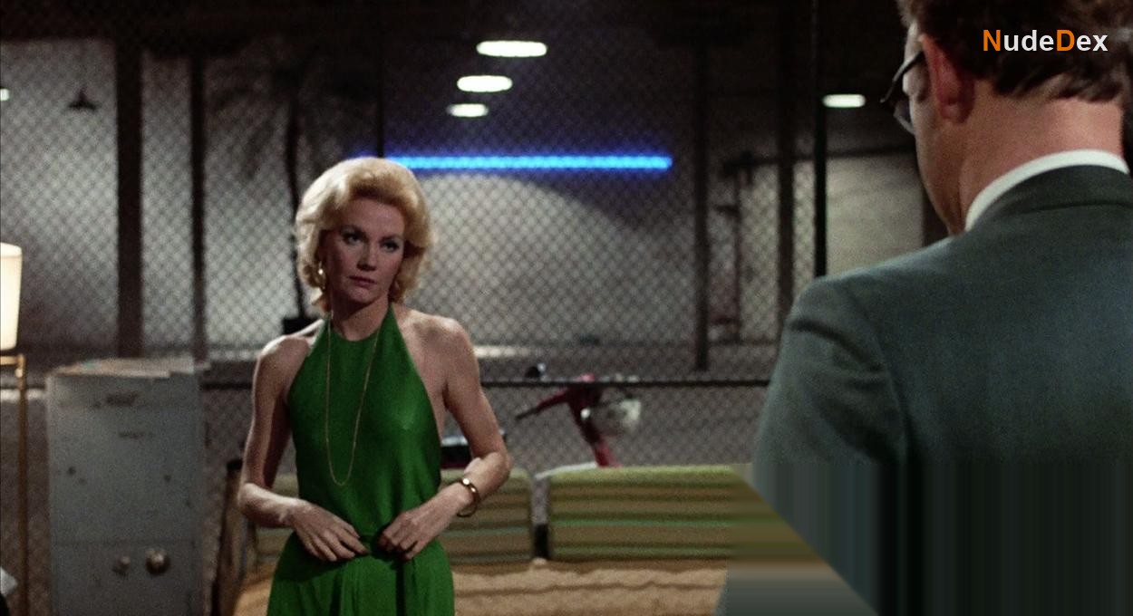 Elizabeth Macrae in The Conversation, photo 5