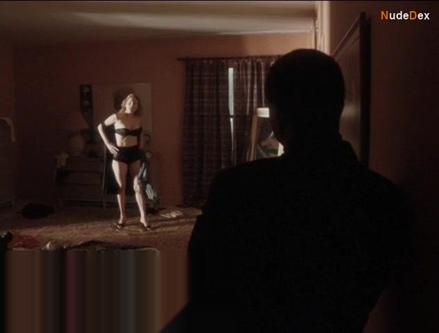 Elizabeth Mitchell in Hollywood Palms, photo 11