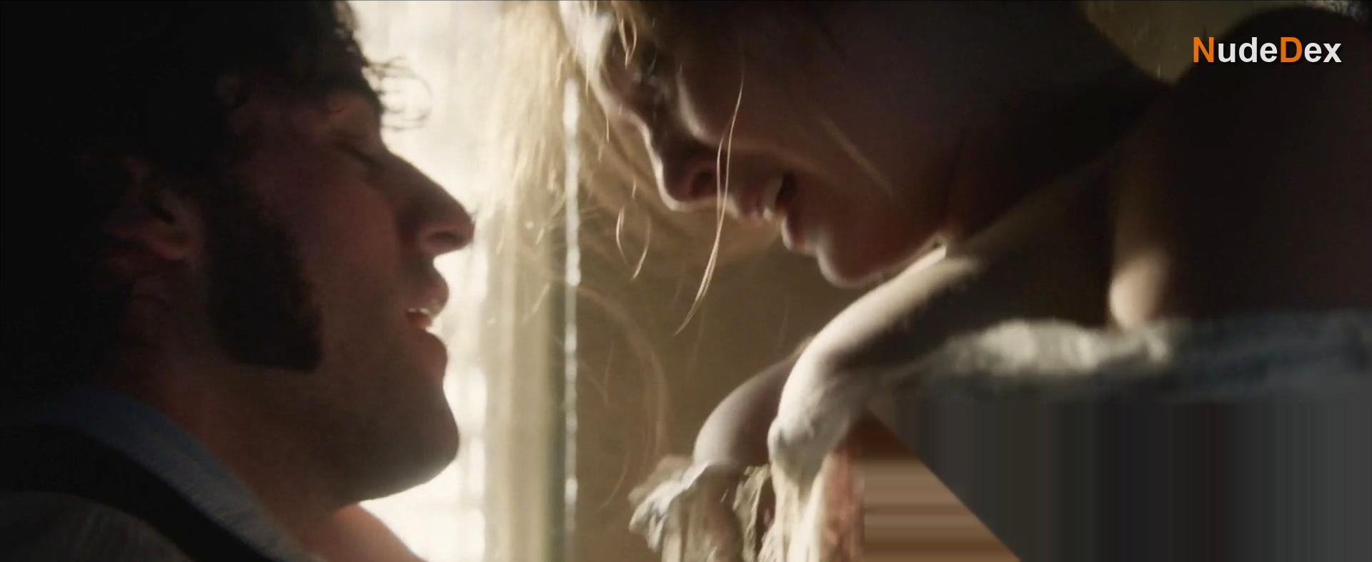 Elizabeth Olsen in In Secret, photo 2