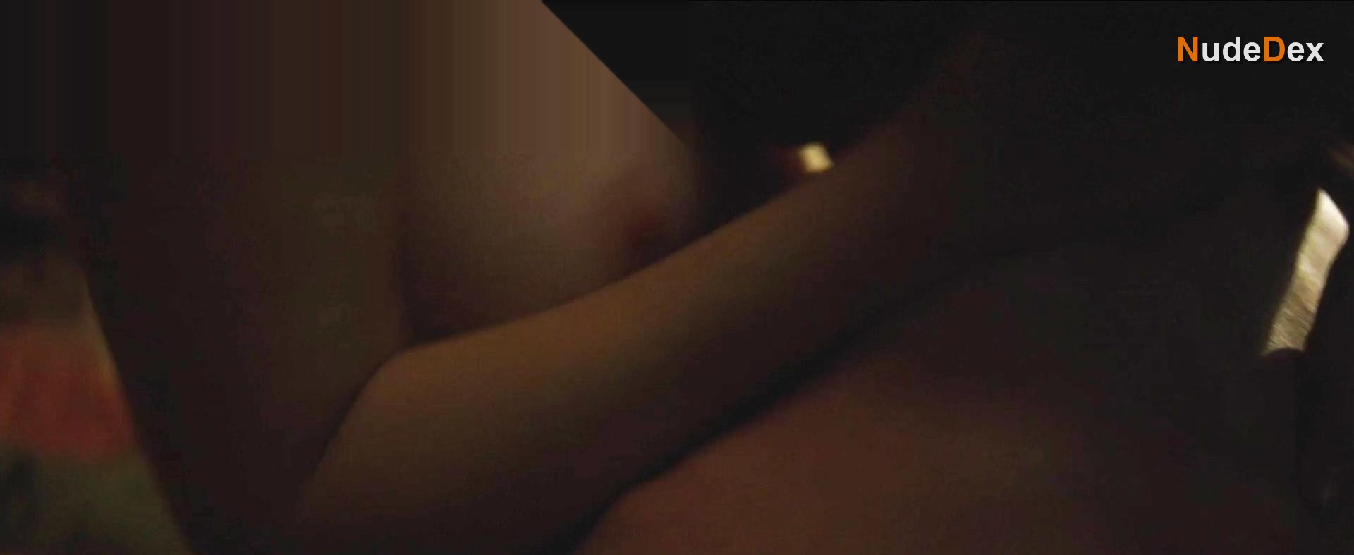 Elizabeth Olsen in In Secret, photo 4