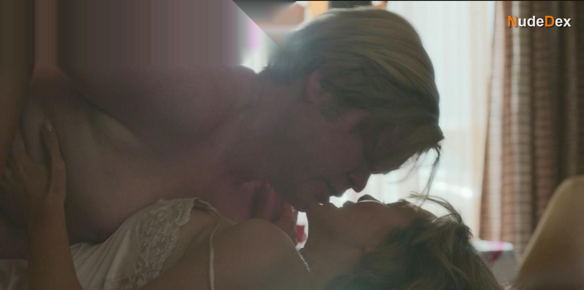 Elizabeth Olsen in Love Death, photo 11