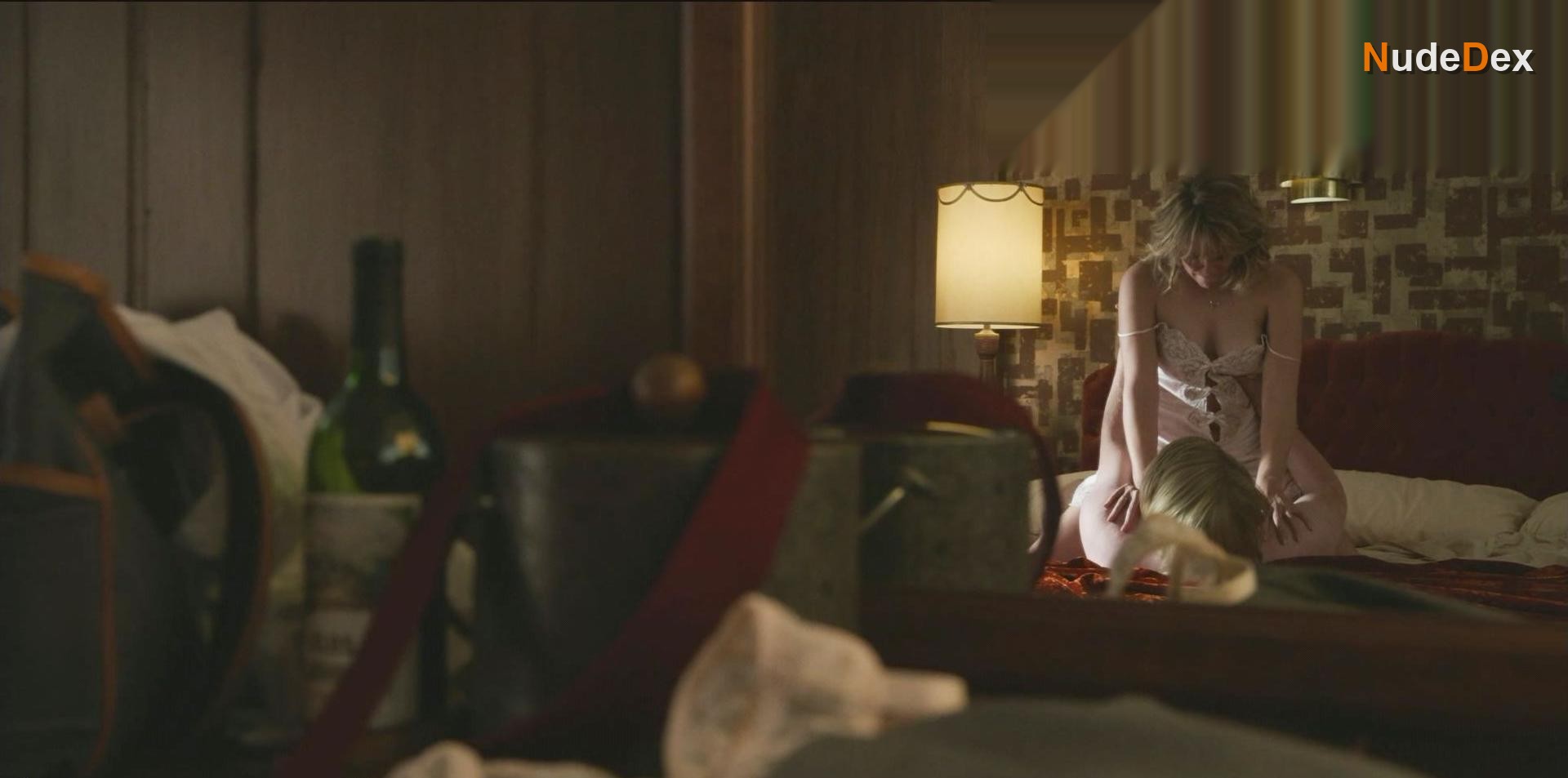 Elizabeth Olsen in Love Death, photo 12