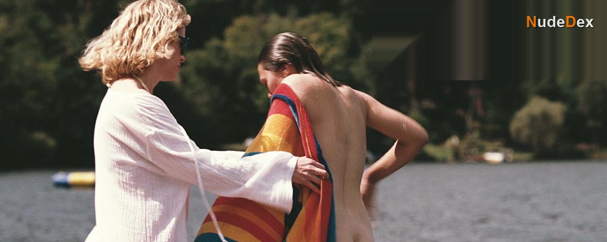 Elizabeth Olsen in Martha Marcy May Marlene, photo 5