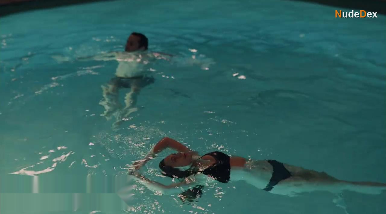 Elizabeth Olsen in Sorry For Your Loss, photo 5