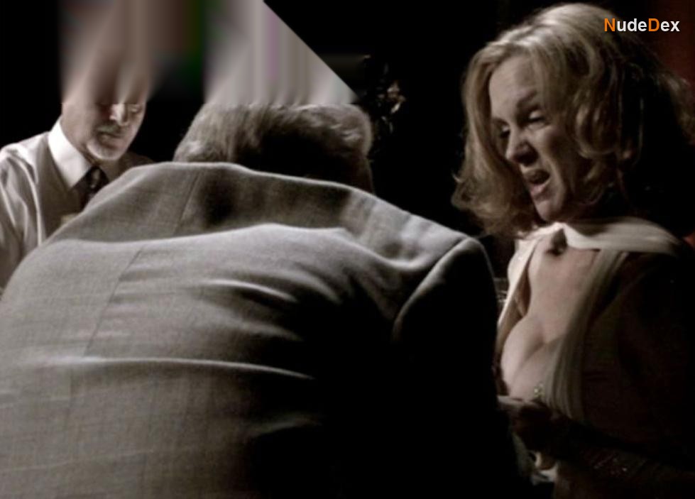 Elizabeth Perkins in Jiminy Glick In Lalawood, photo 1