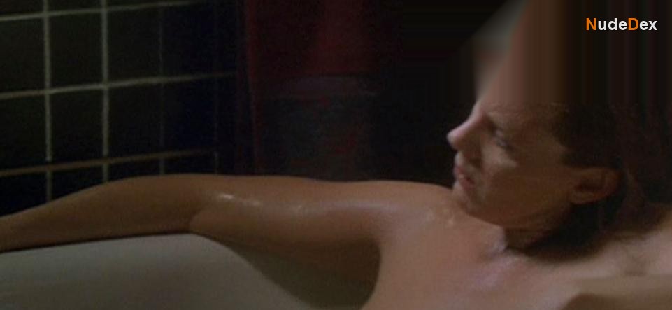 Elizabeth Perkins in Moonlight And Valentino, photo 3