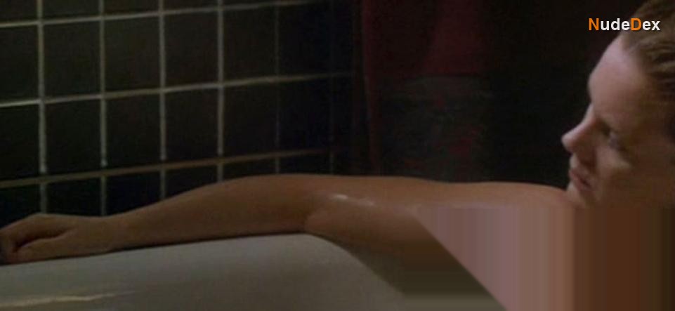 Elizabeth Perkins in Moonlight And Valentino, photo 4