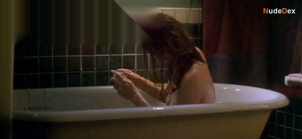 Elizabeth Perkins in Moonlight And Valentino, photo 5