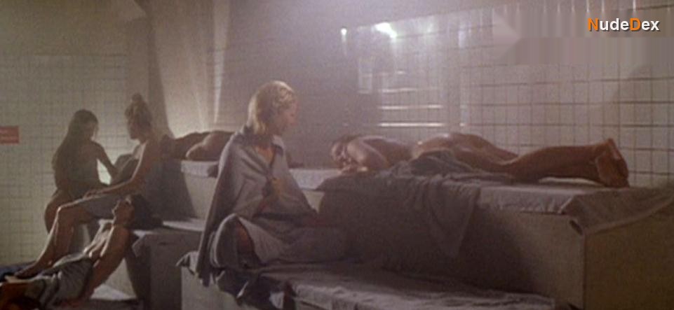 Elizabeth Perkins in Moonlight And Valentino, photo 7