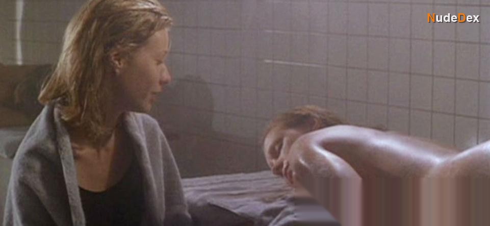 Elizabeth Perkins in Moonlight And Valentino, photo 8