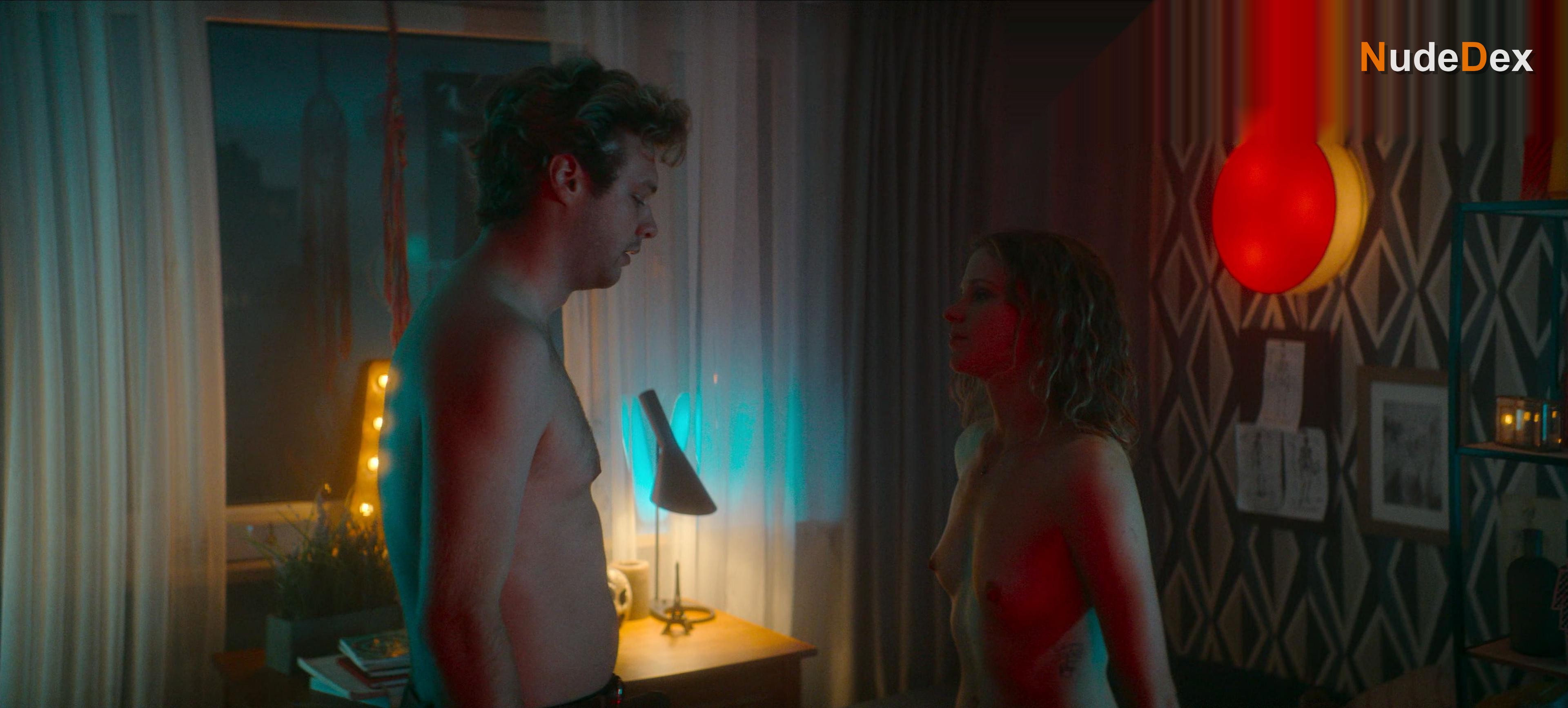 Eliza Rycembel in Nina!
